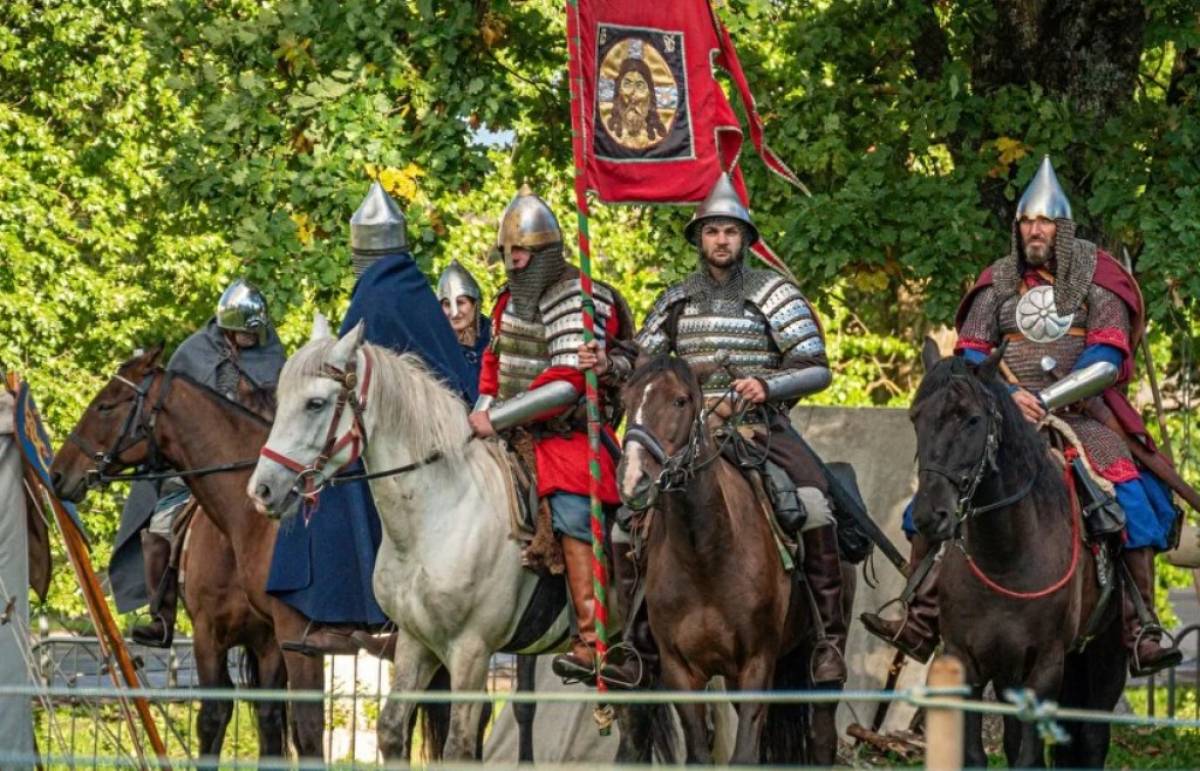 В Валдай конница прибудет 6 августа, а основные мероприятия в Великом Новгороде пройдут 13 августа на Ярославовом дворище.