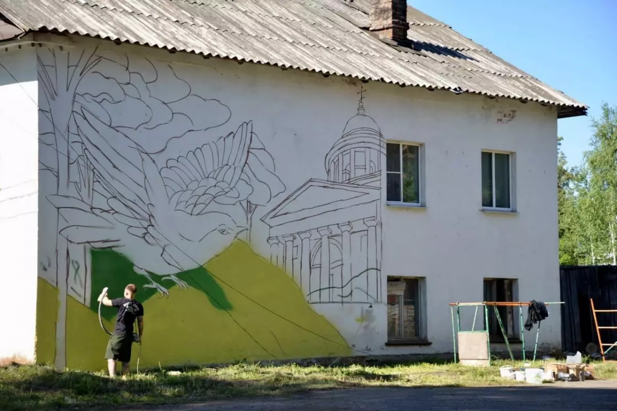 На улице Советов появится изображение птицы, пролетающей над посёлком Любытино