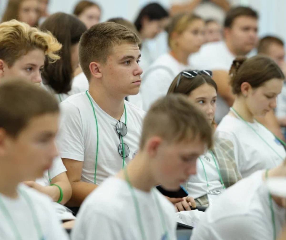 Около 170 детей и подростков из Донецкой и Луганской народных республик побывали в Новгородской области.
