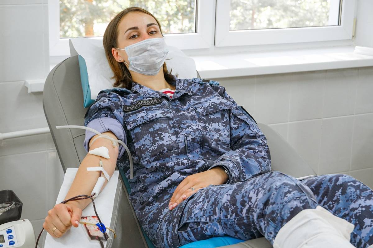 Визит на Новгородскую областную станцию переливания крови прошёл в рамках всероссийской акции «От сердца к сердцу».