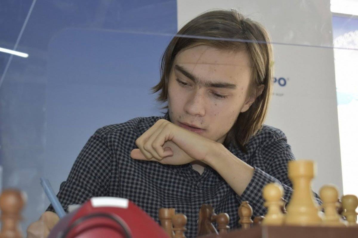 В 2020 году Арсений Нестеров получил звание гроссмейстера FIDE.