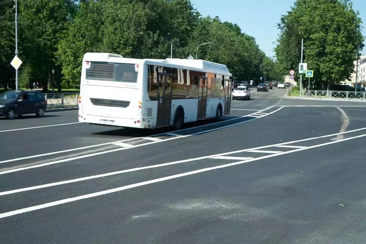 Движение транспорта по привычным маршрутам откроют по указанию экипажей ДПС ГИБДД Великого Новгорода.