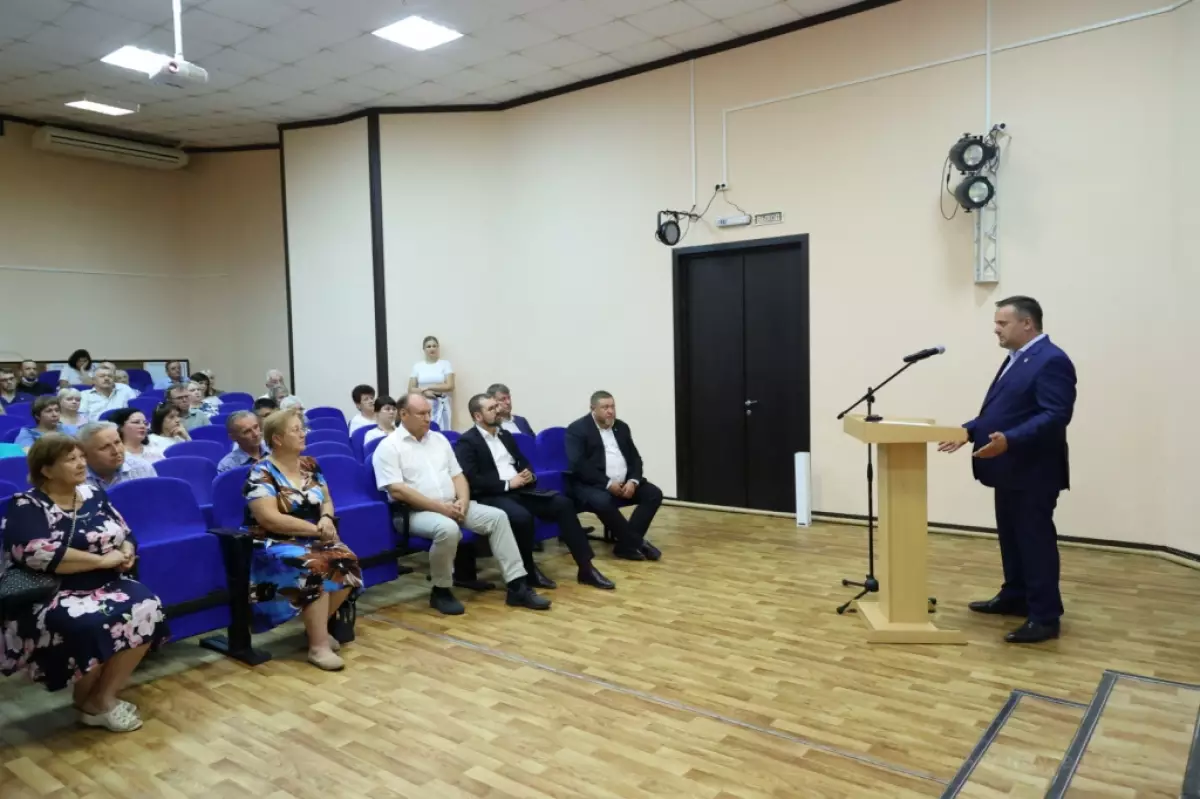Андрей Никитин рассказал о развитии Любытинского района и ответил на вопросы местных жителей.