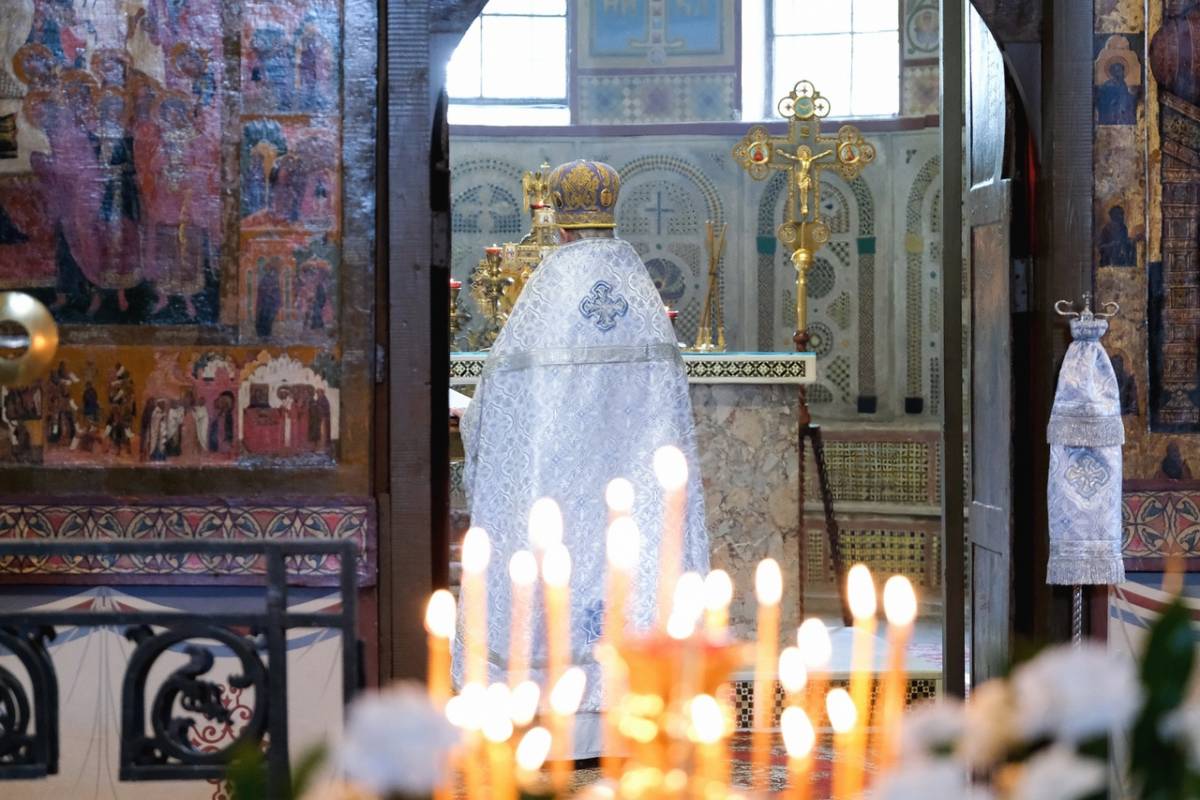 Первая икона «София – премудрость Божия» появилась в Новгороде в XV в., хотя первая церковь на Руси, освященная в ее честь, была построена в Новгороде в 989 году