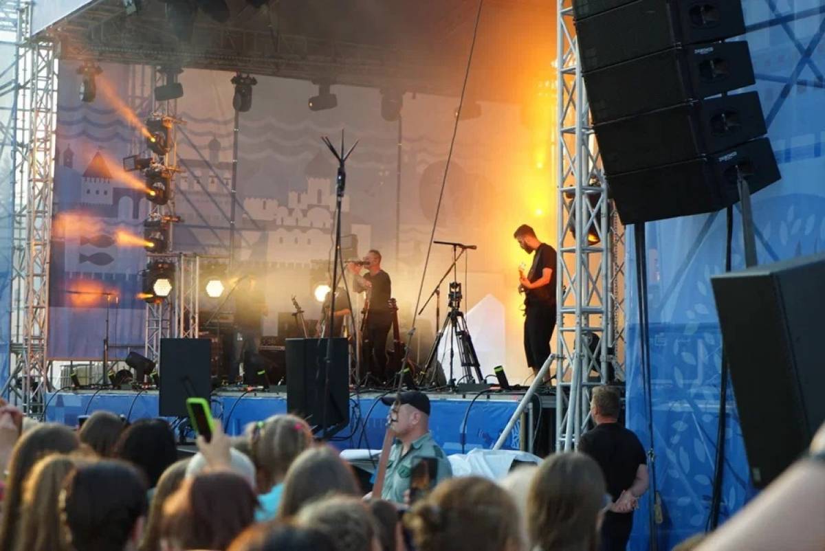 Финальным аккордом фестиваля стал часовой концерт рок-группы «Звери».