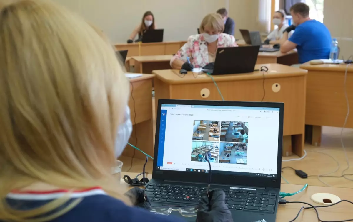 Глава Окуловского района предложил разработать муниципальную программу по привлечению квалифицированных педагогических кадров.