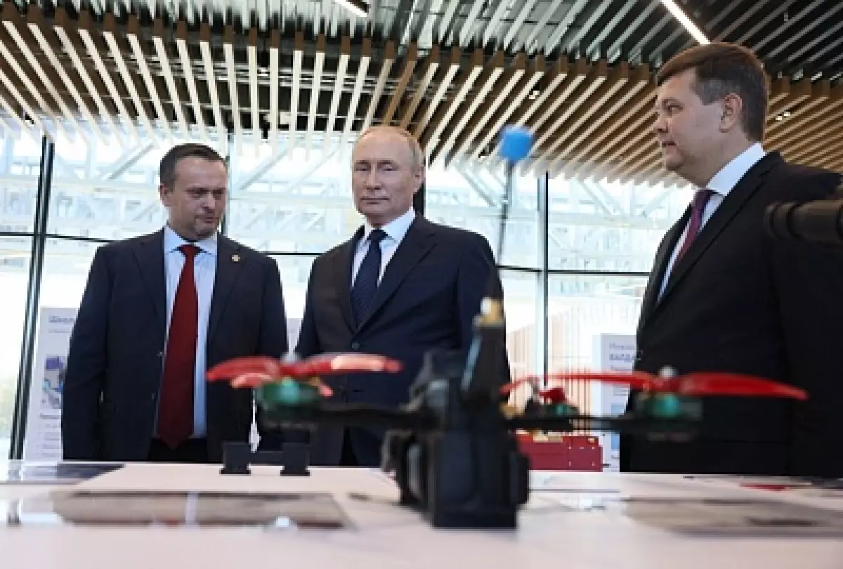 Владимир Путин высоко оценил результаты проведенной научной и образовательной работы и пожелал успехов разработчикам