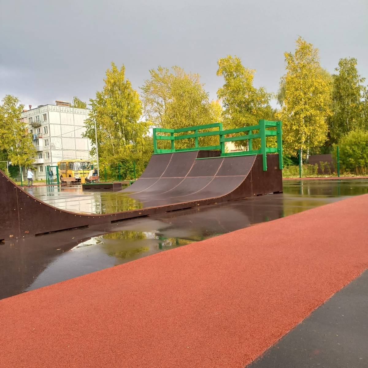 В Панковке появилась рекреационная зона, предназначенная для скейтбординга, скутеров и агрессивного катания на роликовых коньках.
