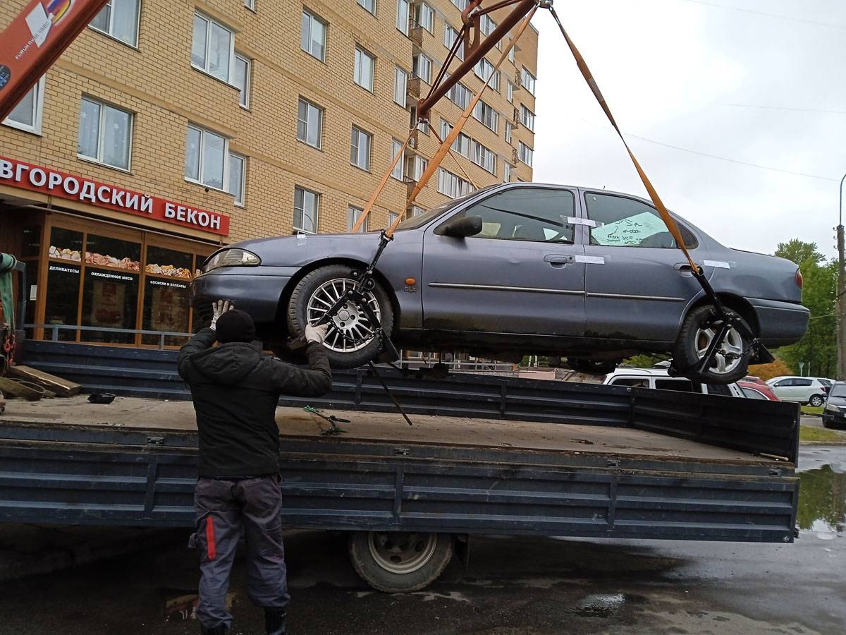 Владельцу «Форд» заранее направили уведомление, чтобы он самостоятельно убрал машину с Псковской улицы в течение 21 дня.