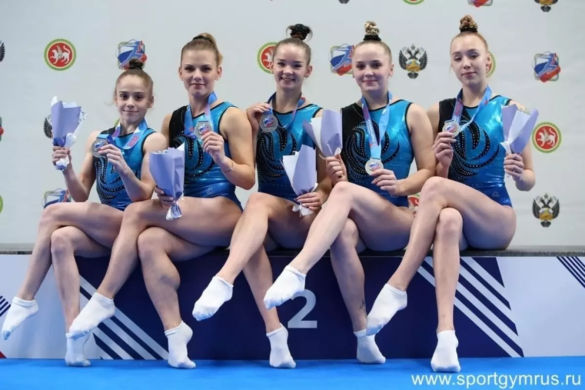 Новгородские гимнастки завоевали серебро в командном многоборье.
