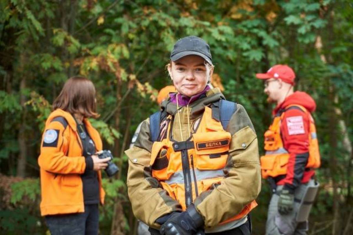 В середине сентября Ангелина Косова и напарники смогли найти в лесу и спасти 82-летнюю женщину.