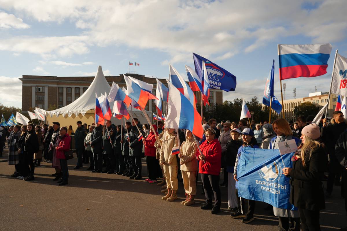 Концерт был организован в поддержку проведённых референдумов, Российской Армии, всех защитников Родины и единства жителей.