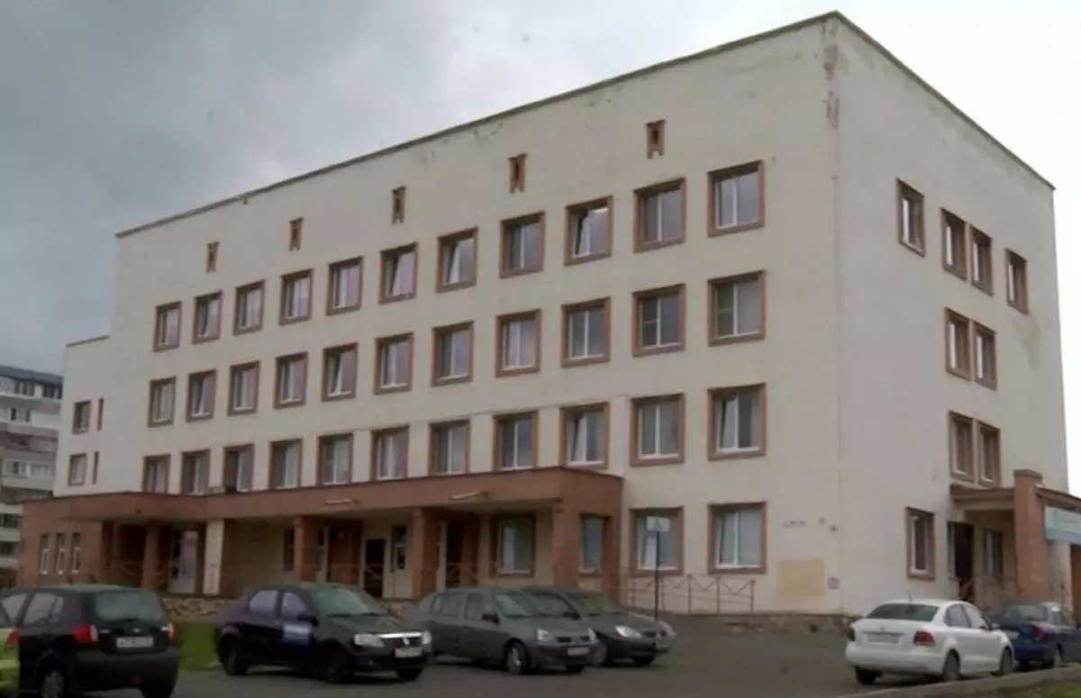 На ремонт фасада поликлиники выделили 21,3 млн рублей.