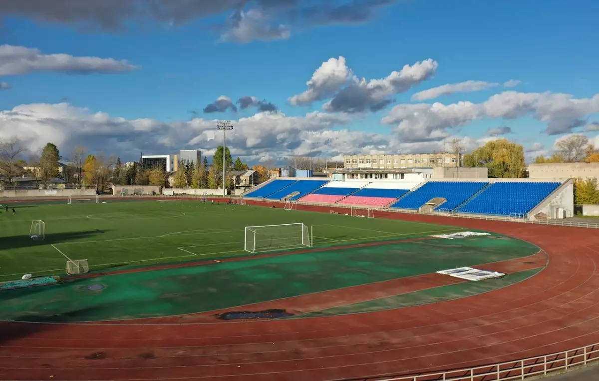 Стадион «Волна» находится на пересечении улиц Чудовской и Великой в областном центре