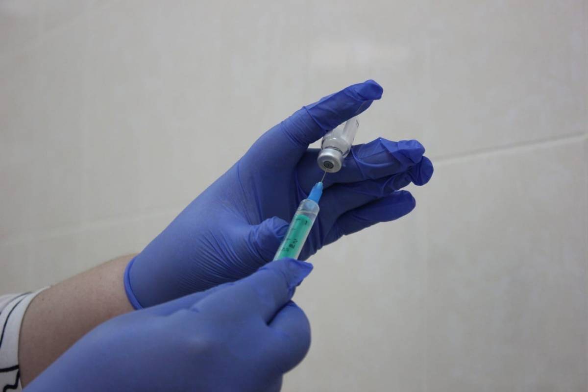 Всю следующую неделю в Великом Новгороде будут работать три мобильных пункта вакцинации от коронавируса