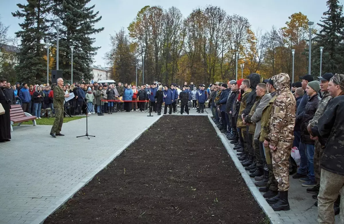 Военкомат Новгородской области ведёт персональный учёт всех военнослужащих, которые были призваны и переданы воинским частям и имеют троих и более детей.