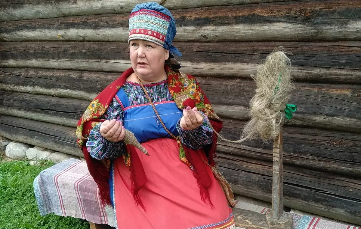 Посетители познакомятся с традициями празднования Кузьминок, узнают секреты прядения, вязания, чесания шерсти, изготовления валенок.