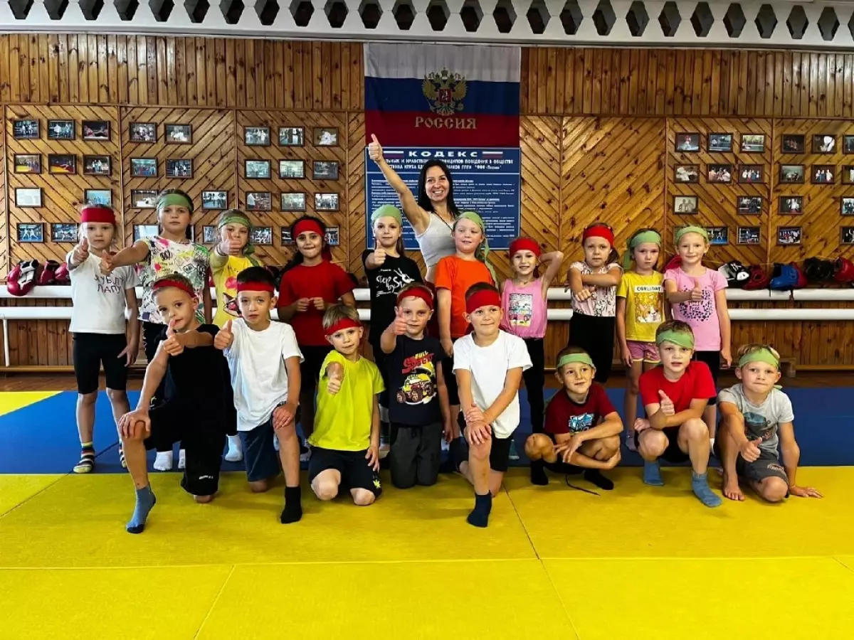 Пестовчанка Екатерина Матюхина проводит с детьми занятия фитнесу, адаптивной и лечебной физкультуре, организует соревнования по пауэрлифтингу.