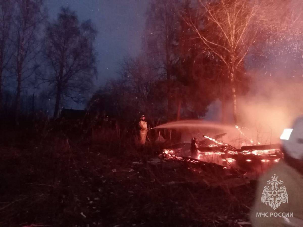 На пожаре в Хвойнинском районе обнаружен погибший