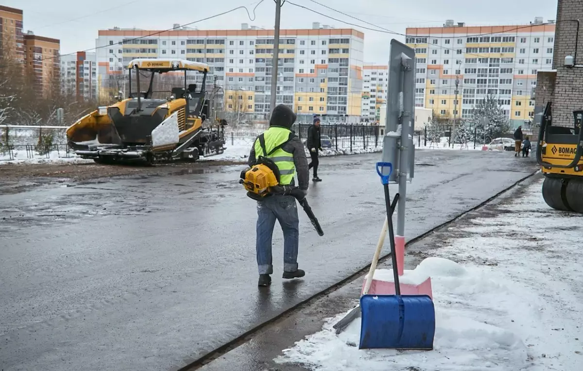 На капитальный ремонт дороги и стоянки из областного бюджета выделили почти 2 млн рублей.