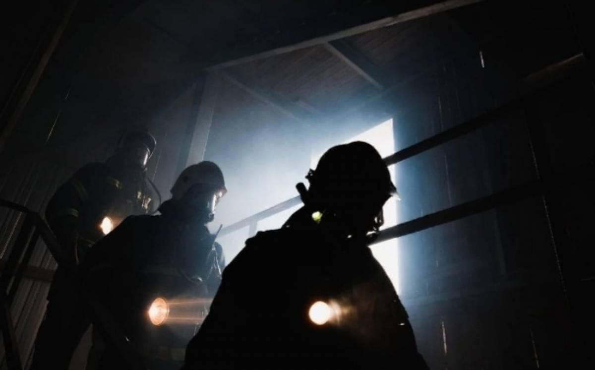 В Чудове из-за пожара в доме эвакуировали 17 человек