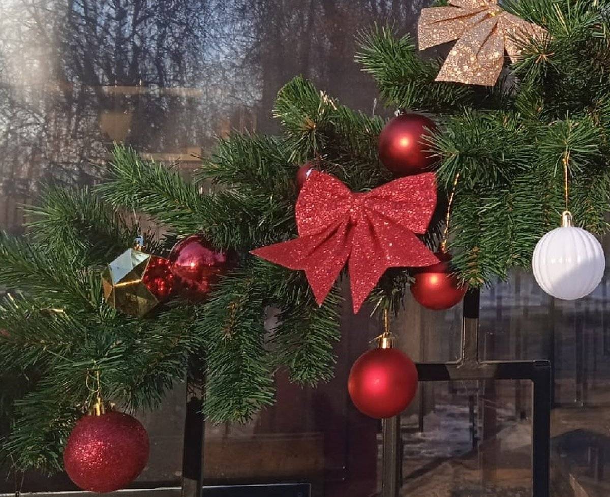 Монта новогодних украшений в Чудове планируют завершить до 25 января.
