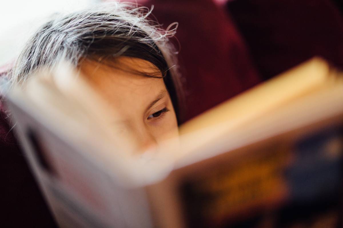 Подборка захватывающих книг, которые можно читать прямо со смартфона для новгородских школьников