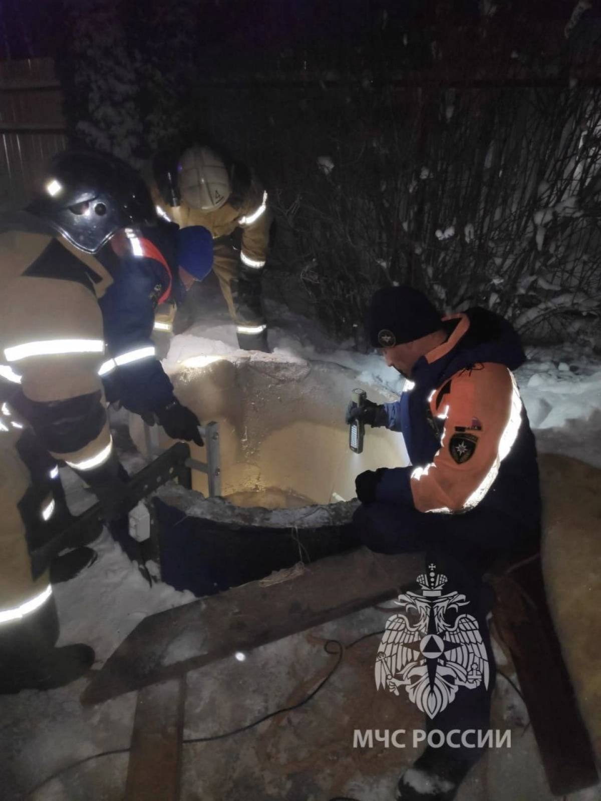 Спасатели Новгородского поисково-спасательного отряда и пожарные ПСЧ-4 спасли мужчину.