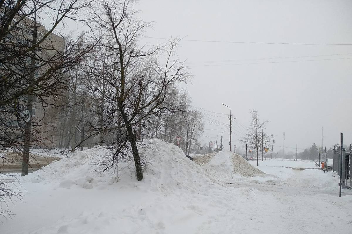 В декабре 2022 года на отдельных участках тротуаров в Великом Новгороде выявлены снежные валы вблизи пешеходных переходов и на остановочных пунктах.