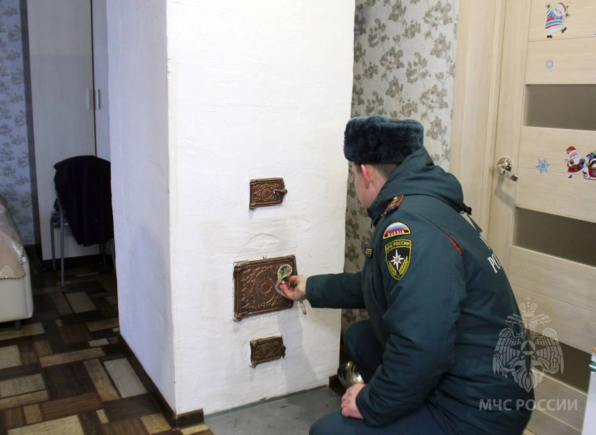 Инспекторы управления надзорной деятельности посетили жителей Ракомского сельского поселения Новгородского района