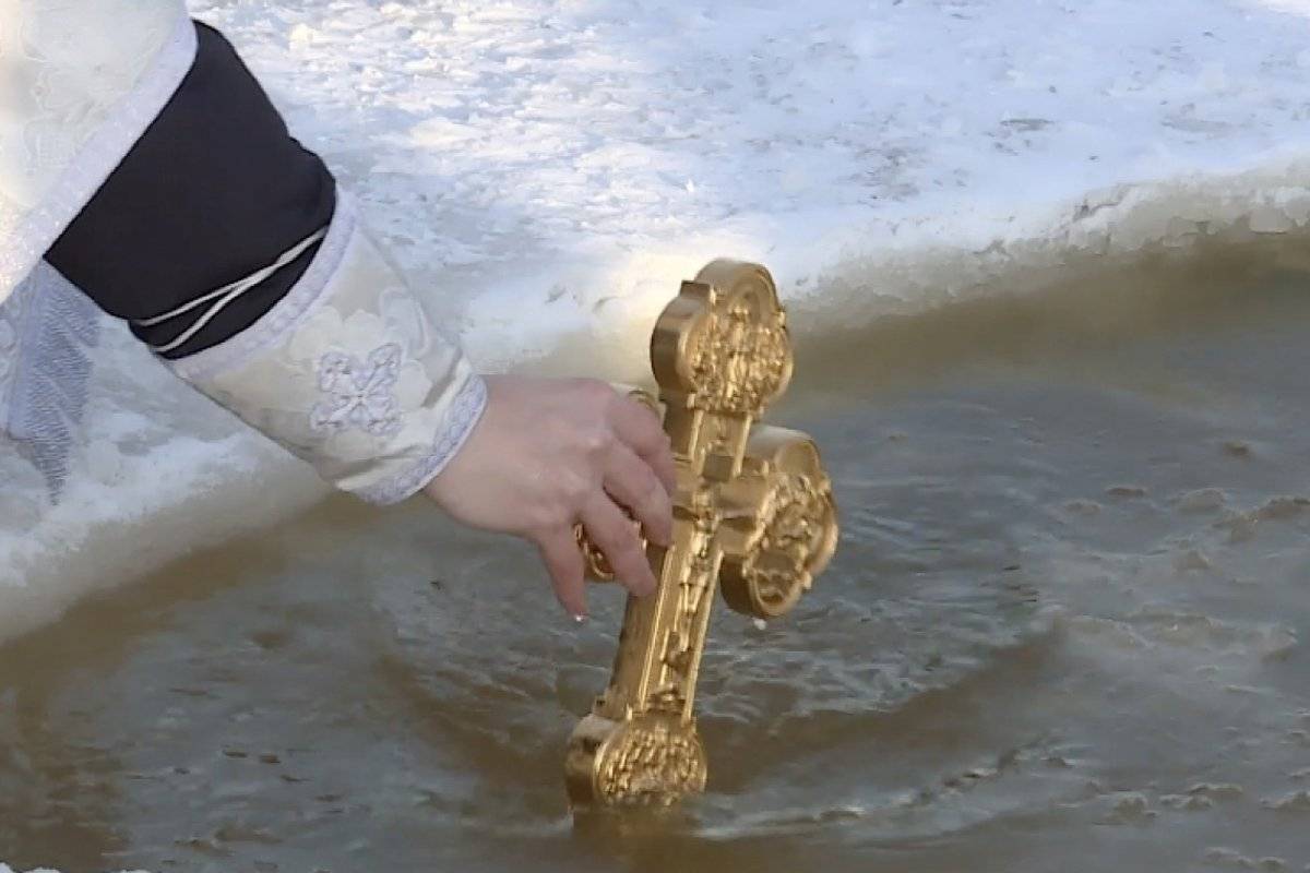 18 и 19 января в храмах и монастырях Новгородской епархии пройдут праздничные богослужения и крещенские водосвятные молебны.