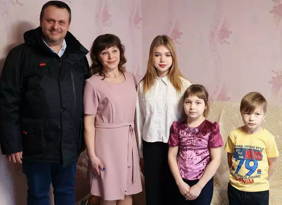 Супруга Нина Юрьевна и дети очень гордятся своим отцом и ждут его скорейшего возращения.