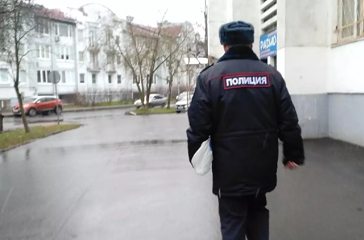 Новгородцев с похищенным оборудованием доставили в отдел полиции для разбирательства.