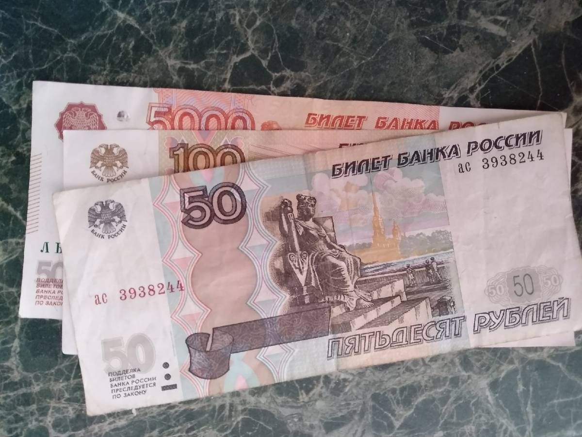 В основном фальшивомонетчики подделывают купюры номиналом 5 тысяч рублей.