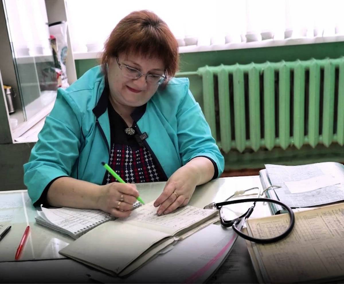 По словам Елены Сергеевны стать медиком её сподвигла мама, тоже медик. Причём она видела себя именно в фельдшерском деле