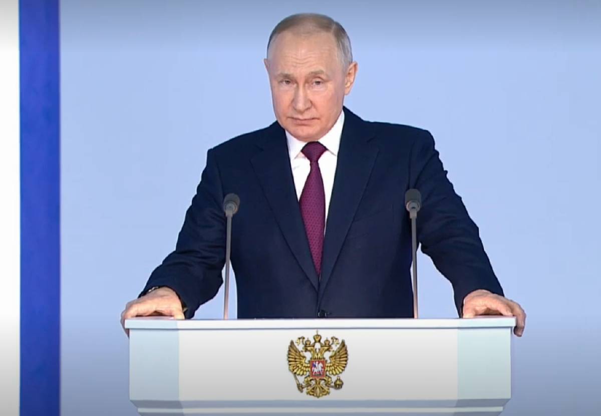 Владимир Путин начал выступление с темы специальной военной операции на Украине.