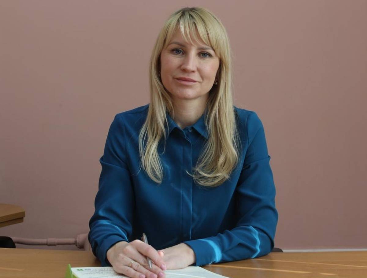 Ранее Мария Дорошенкова работала начальником административно-правового обеспечения администрации Крестецкого района.