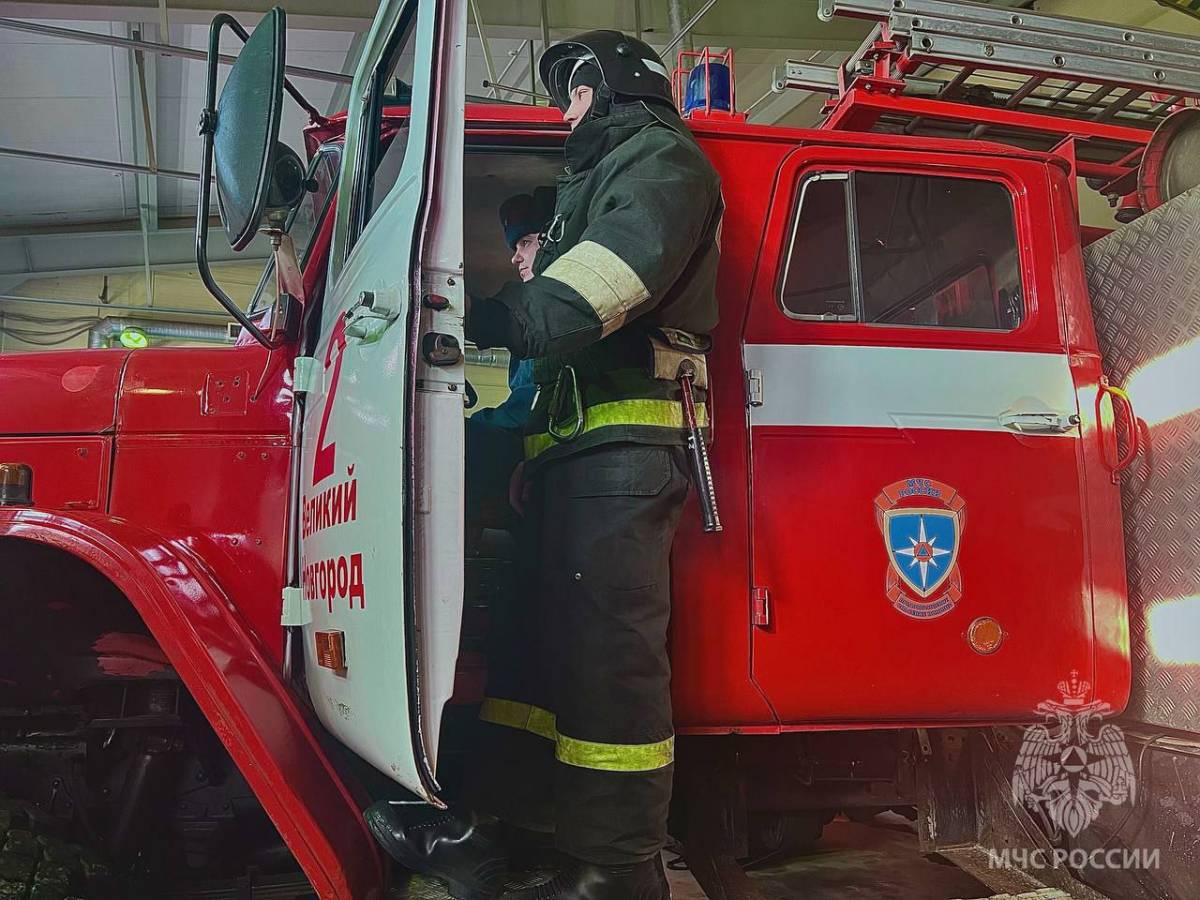 Более 400 новгородских пожарных обеспечивают безопасность в праздничные дни