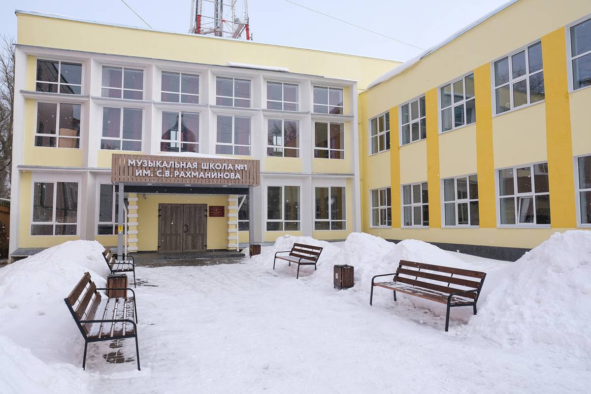 Новгородская детская музыкальная школа №1 имени Рахманинова в 2022 году была капитально отремонтирована по нацпроекту «Культура»