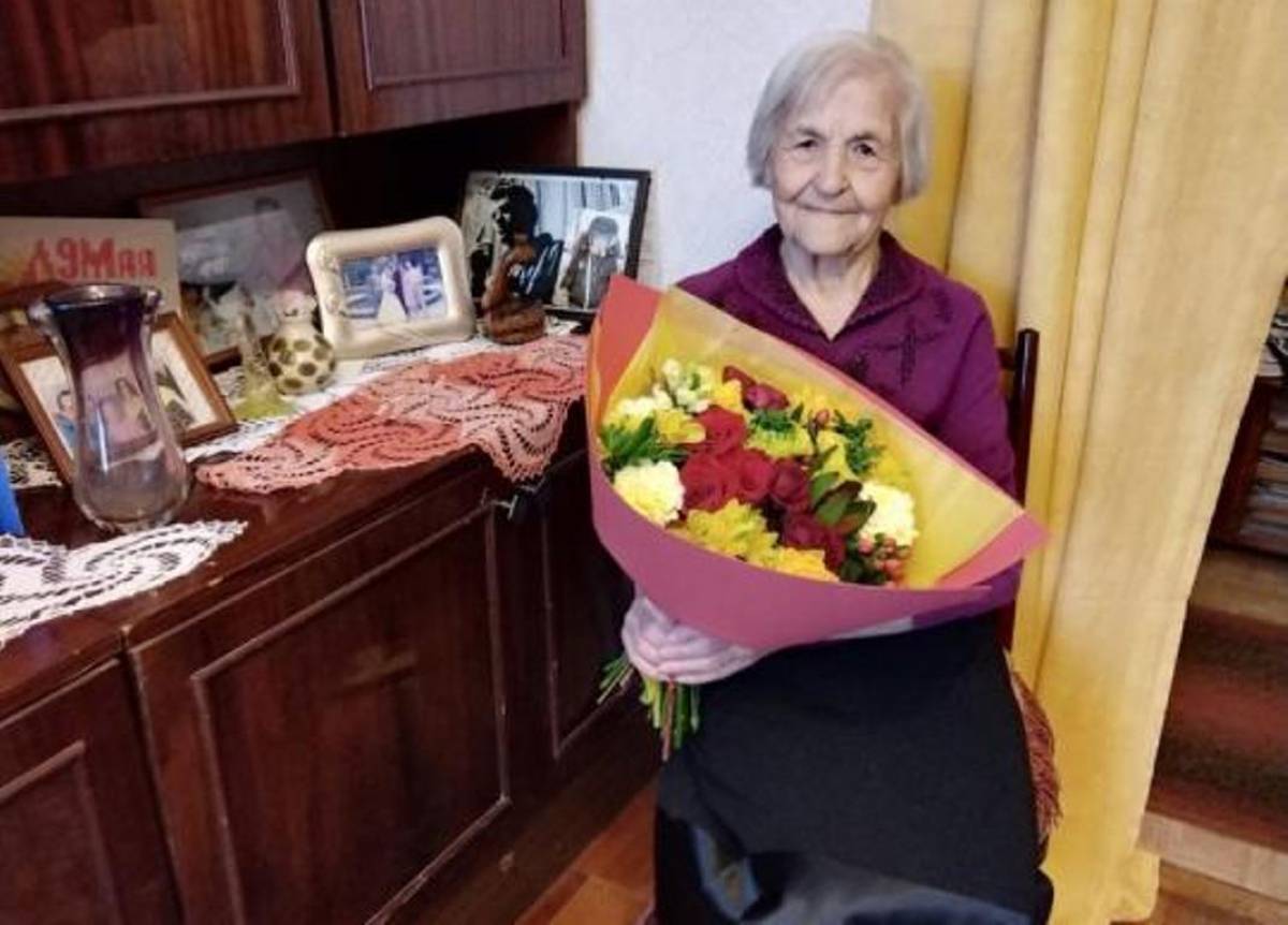 Антонина Погорелая награждена медалью «За оборону Ленинграда», имеет государственные награды и ордена.