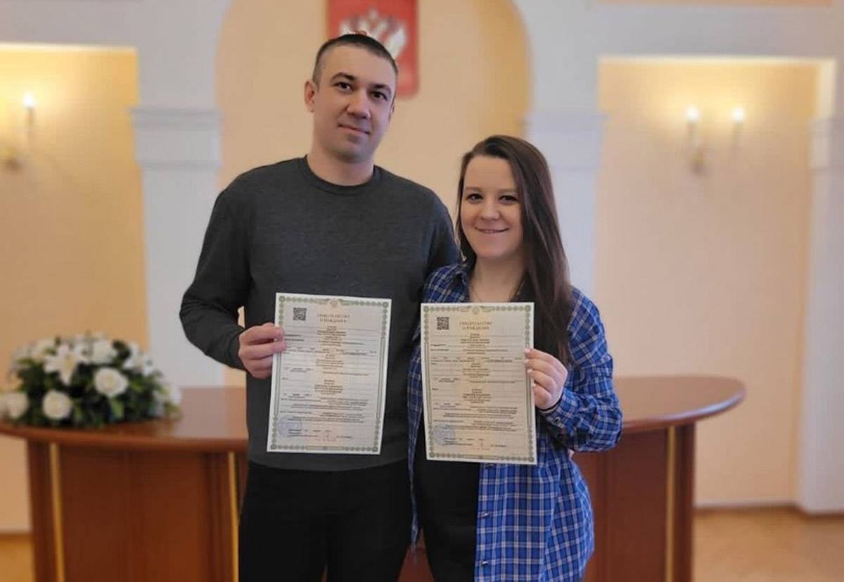 Двойня зарегистрирована 16 марта в отделе ЗАГС администрации Боровичского района