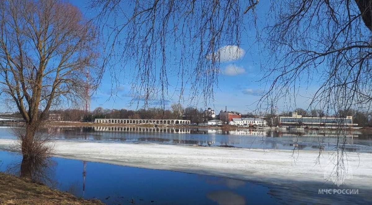5 апреля уровень воды на гидропосту реки Волхов в Великом Новгороде составил 548 см.