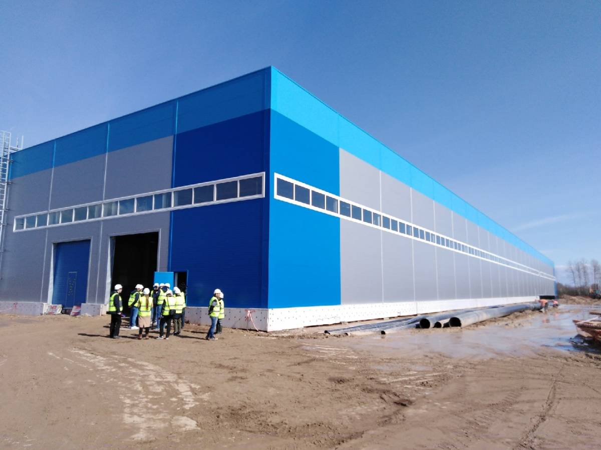Площадь первого производственного корпуса – 38 тысяч квадратных метров.