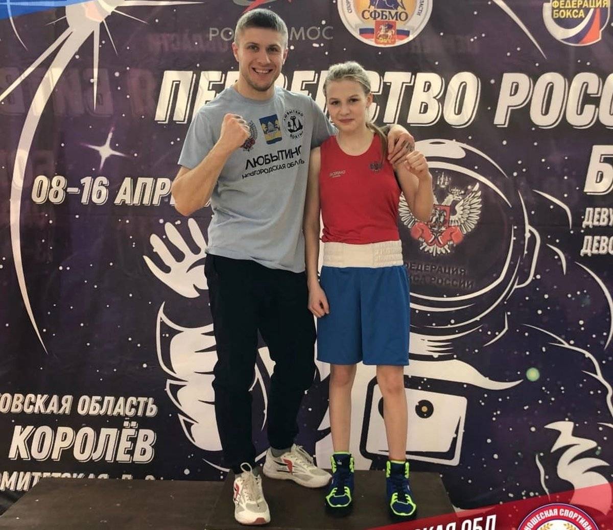 Спортсменка тренируется под руководством Мурада Амирбекова и Евгений Никитенкова.