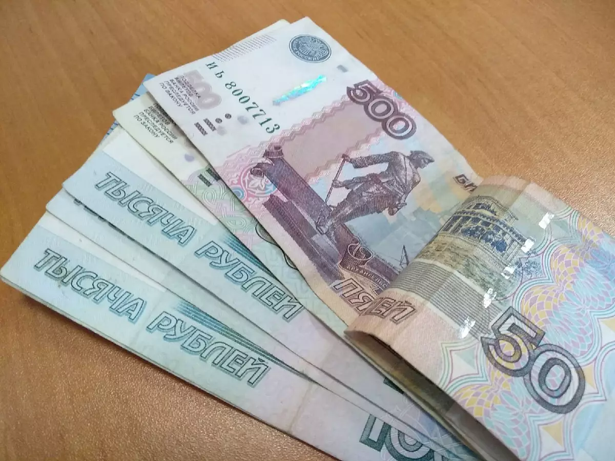 В одном из ресторанов новгородец похитил из кассы свыше 3 тысяч рублей.