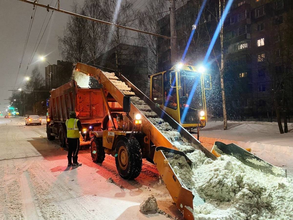Больше половины снега в региона убрали в Великом Новгороде.