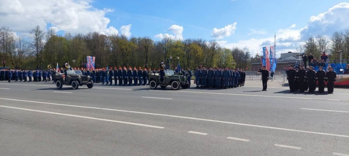На площади Победы-Софийская в Великом Новгороде проходит генеральная репетиция парада Победы