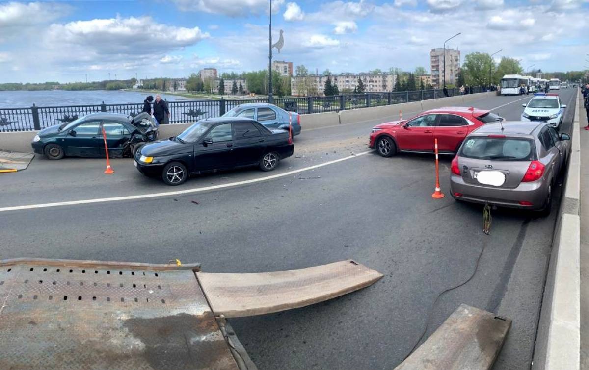 Стали известны подробности аварии на мосту Александра Невского в Великом Новгороде