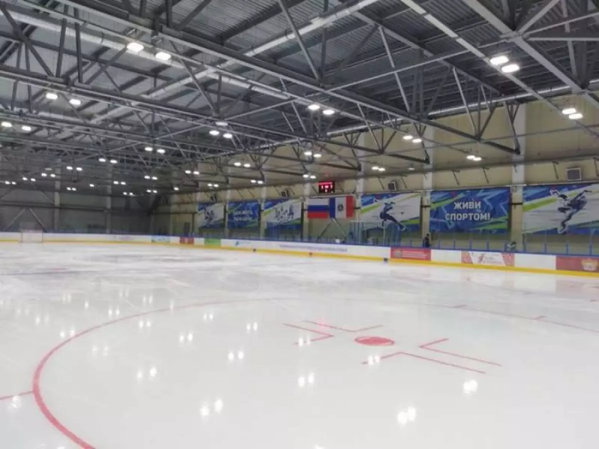 Региональный центр по фигурному катанию на коньках и хоккею в Великом Новгороде отметили в номинации «Лучшая тренировочная ледовая площадка года».