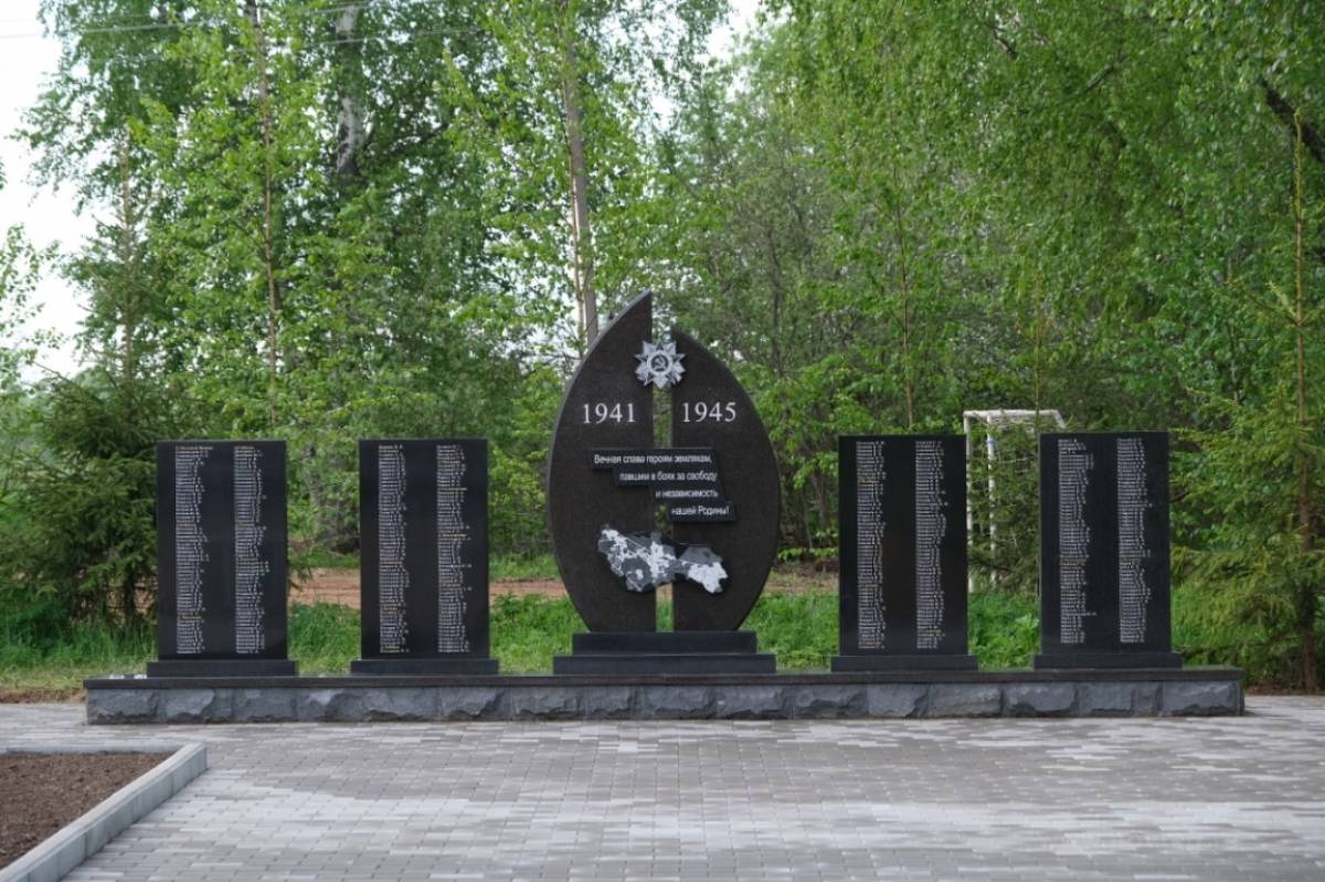 На памятнике теперь выбиты имена 406 воинов, принявших участие в битве с фашистами.